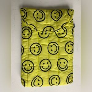 Yellow smiley puffy baggu laptop sleeve